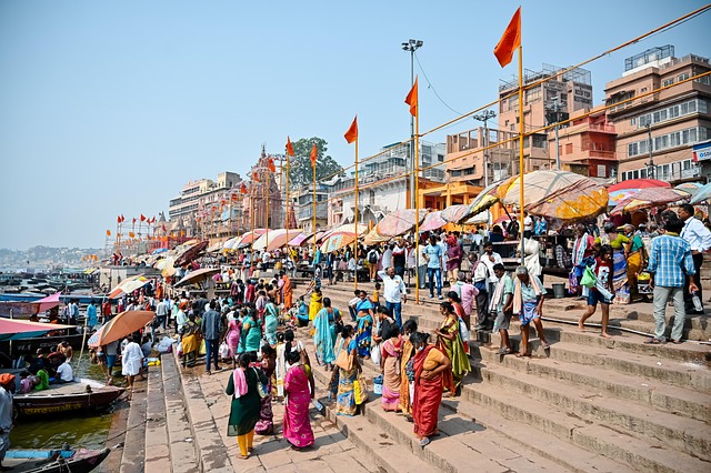 asthi visarjan ganga ritua in Varanasi 